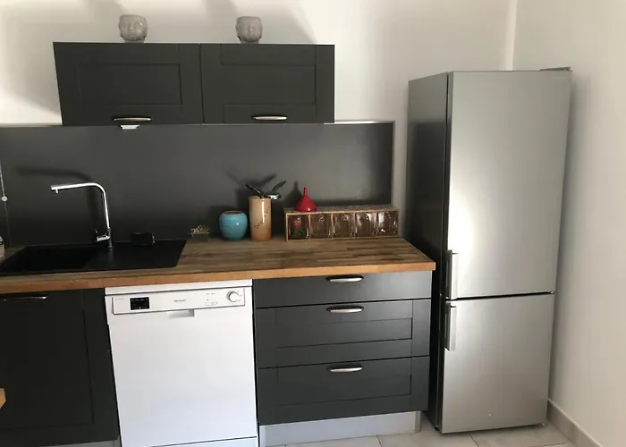 A Proximite Du Centre Et De La A Apartament Mèze