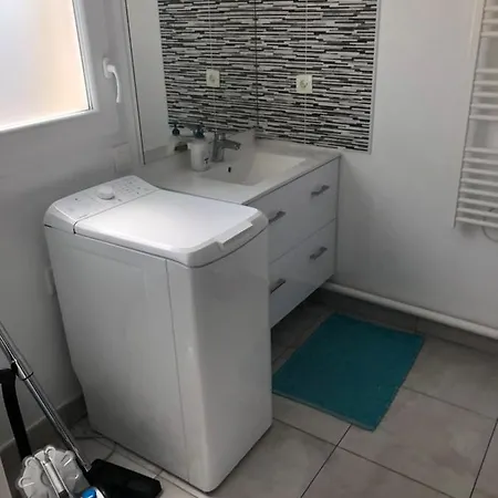 A Proximite Du Centre Et De La A *